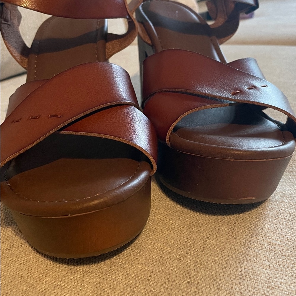 NWOT Universal Thread platform sandals - image 6
